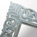 Specchio intagliato in legno di mango azzurro, 60x90 cm