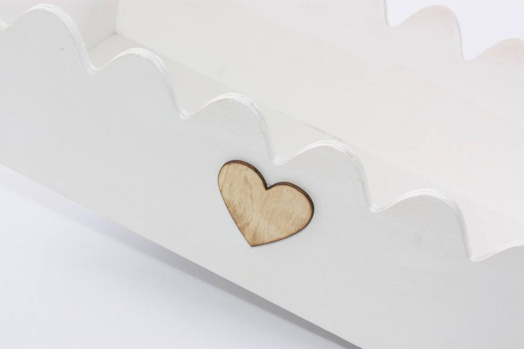 Vaschetta bianca in legno di abete con cuore, 47x28H13,5 cm (kit da 3)