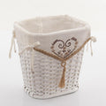 Gettacarte in rattan bianco con decoro a cuore, 25x20x25 cm