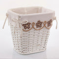 Gettacarte in rattan marrone con decoro a fiori, 25x20H25 cm
