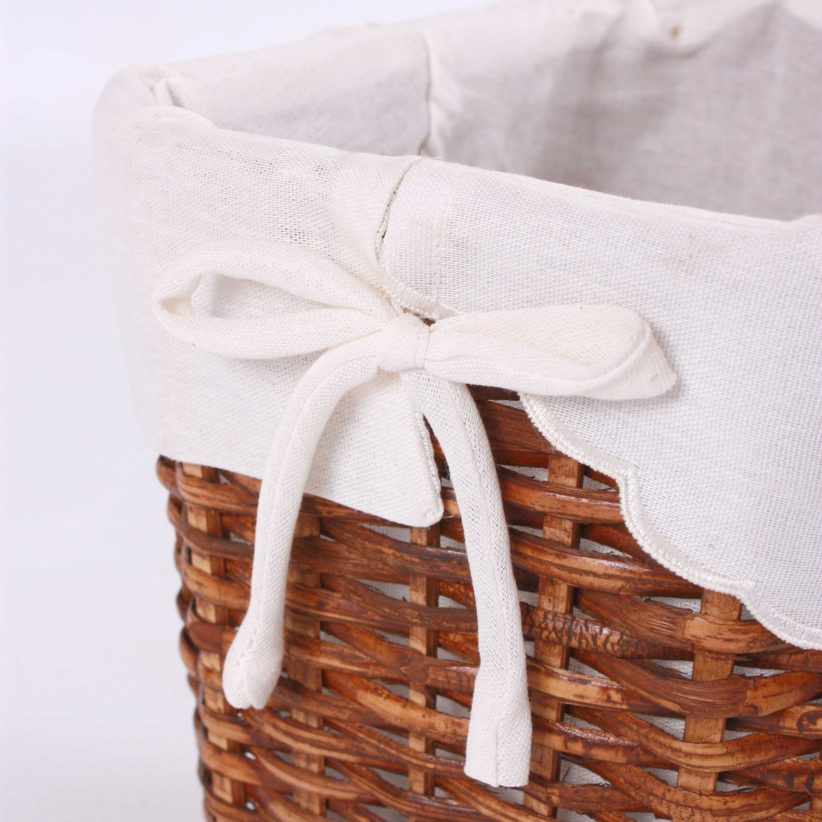 Gettacarte in vimini marrone con fodera decorata, 25x20x25 cm