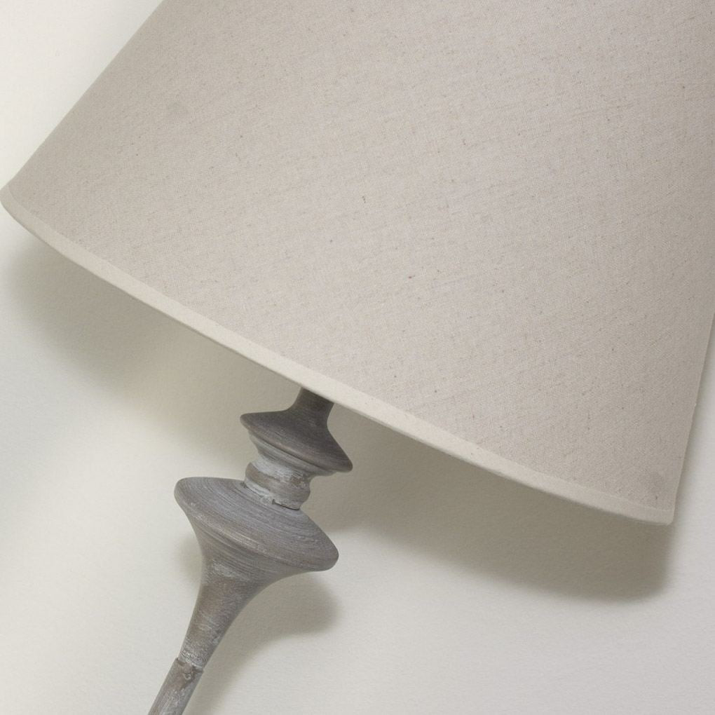 Lampada da terra con paralume in tessuto