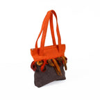Borsa da donna in feltro arancione e grigio con frange, zip