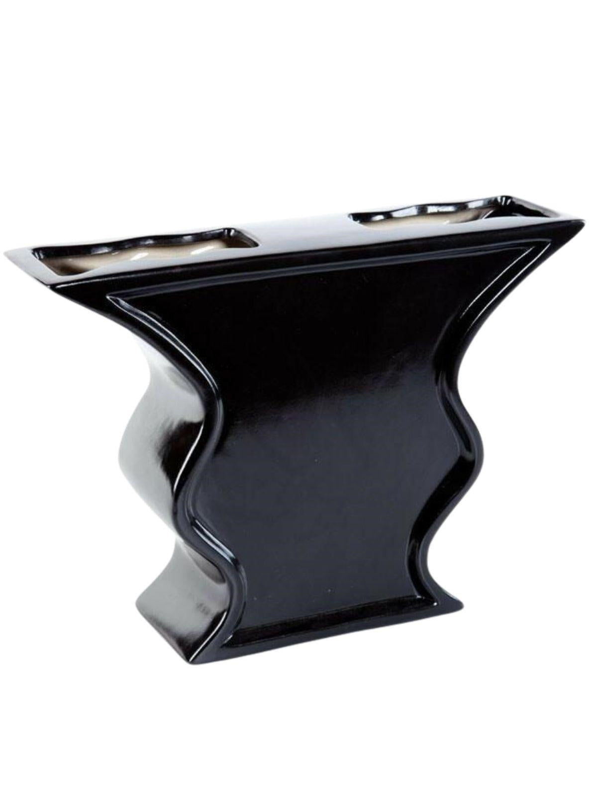Vaso sagomato nero, 10H25 cm