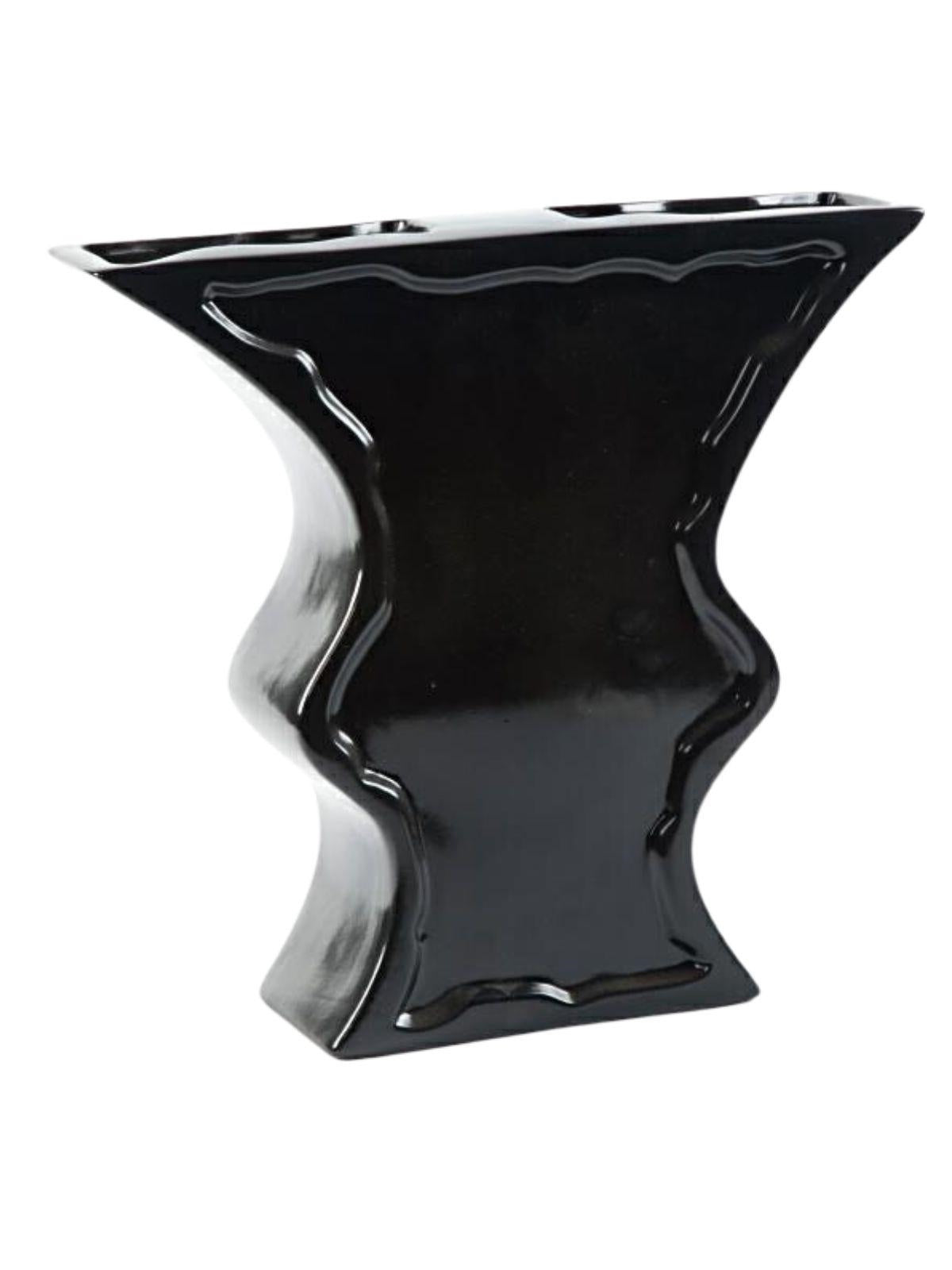 Vaso sagomato nero, 37X10H34 cm