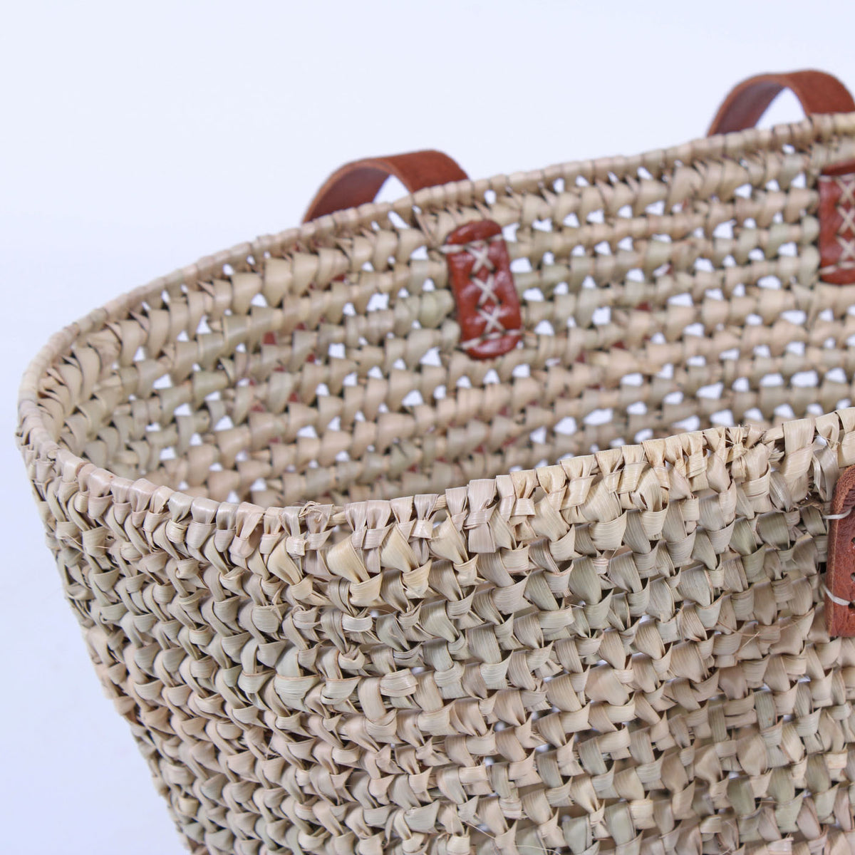 Borsa in palma ovale traforata con manici in cuoio, 46x15x25 cm
