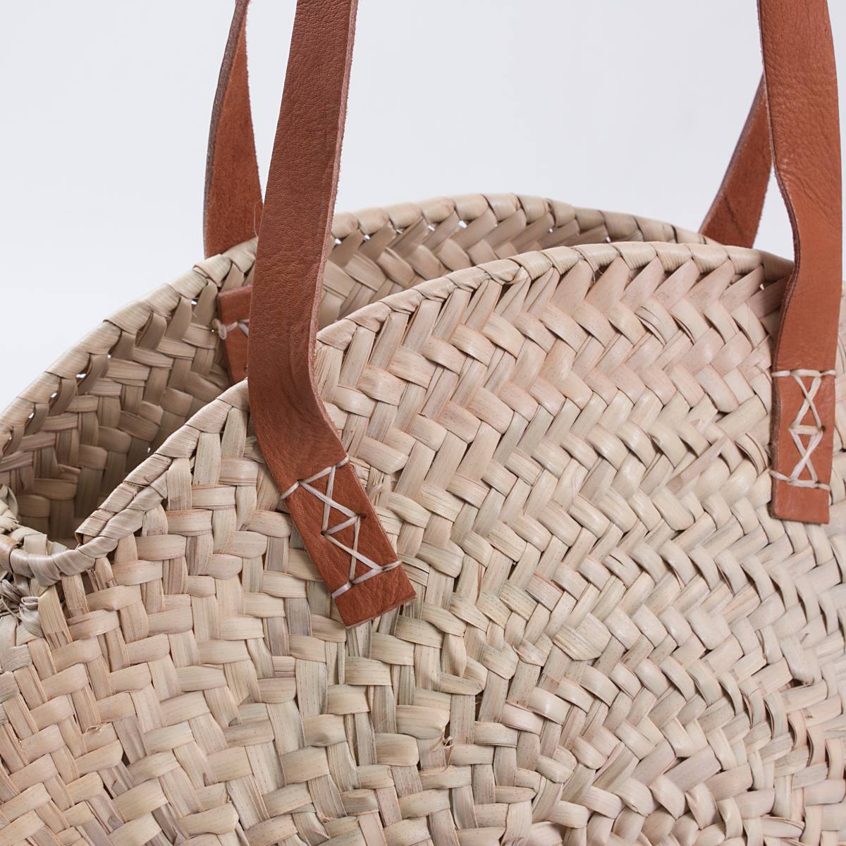 Borsa rotonda in palma chiara con manici in cuoio, Ø35 cm