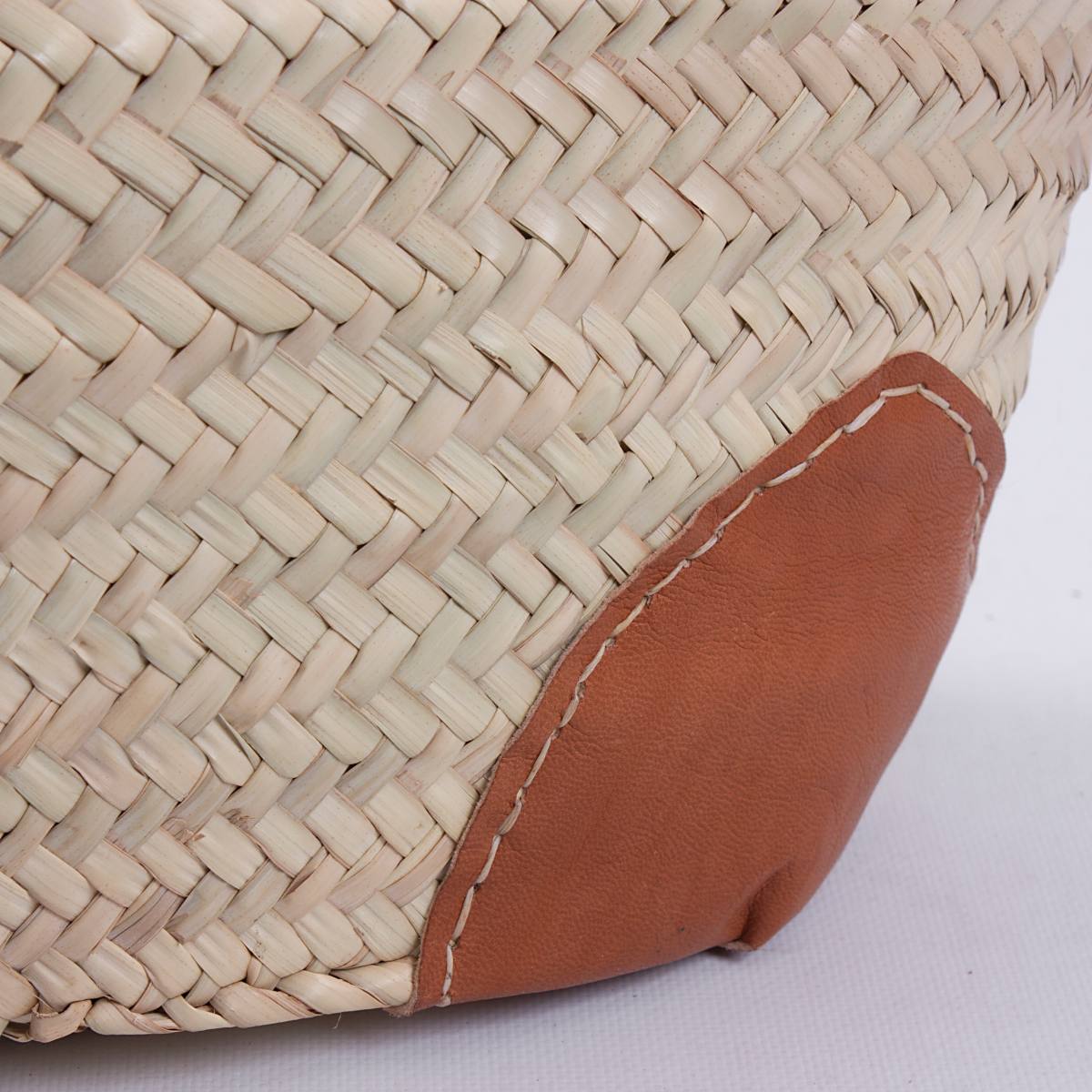 Borsa in palma con quattro manici in cuoio, 51x28H27 cm
