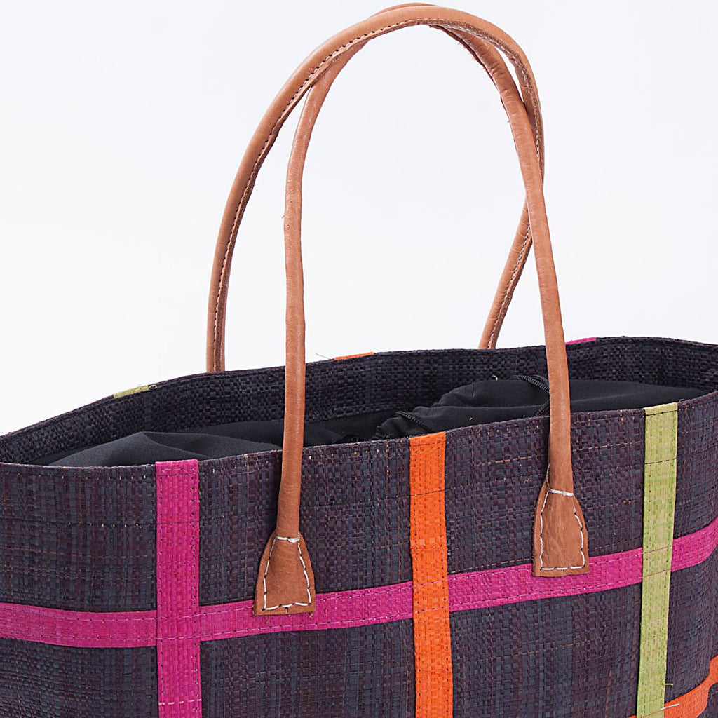 Borsa in rafia nera a quadri colorati con manici in cuoio, 47x19x34 cm