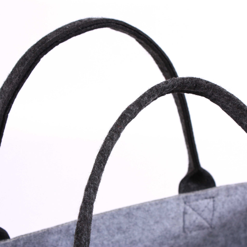 Borsa in feltro grigio a rombi neri, 42x22x28 cm