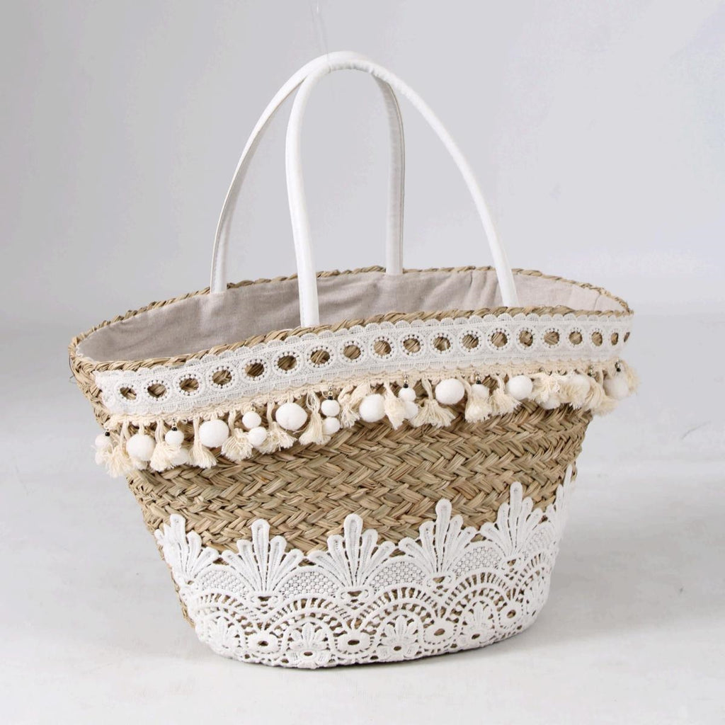 Borsa ovale in erba intrecciata con merletto bianco e pompon, 59x30 cm