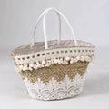 Borsa ovale in erba intrecciata con merletto bianco e pompon, 59x30 cm