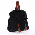 Zainetto in carta nero con pattina, 35H32 cm