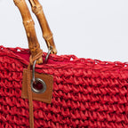 Borsa rossa in fibre naturali all'uncinetto con manici in bambù, 45x35 cm