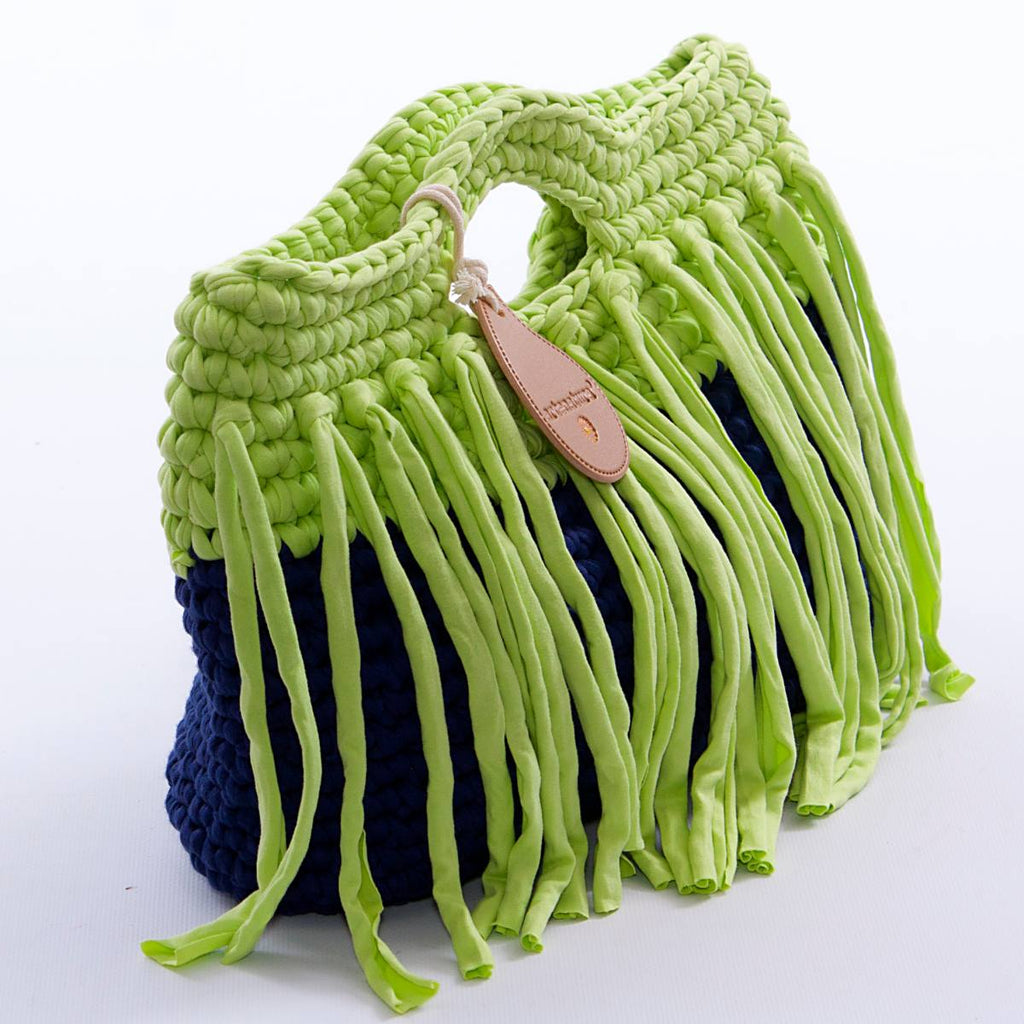 Borsa bicolore all'uncinetto con frange e chiusura magnetica, 36x26 cm