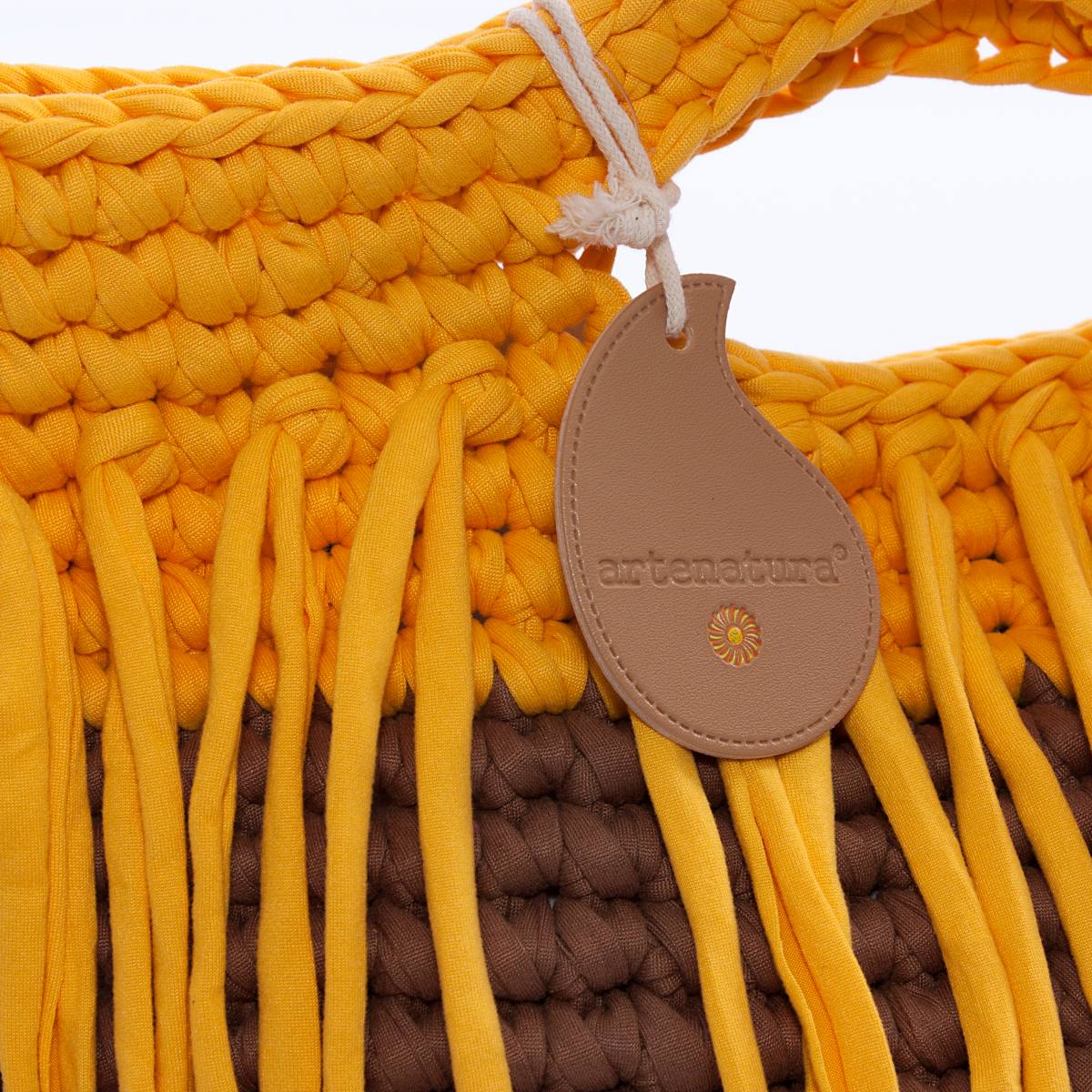 Borsa bicolore all'uncinetto con frange e chiusura magnetica, 36x26 cm