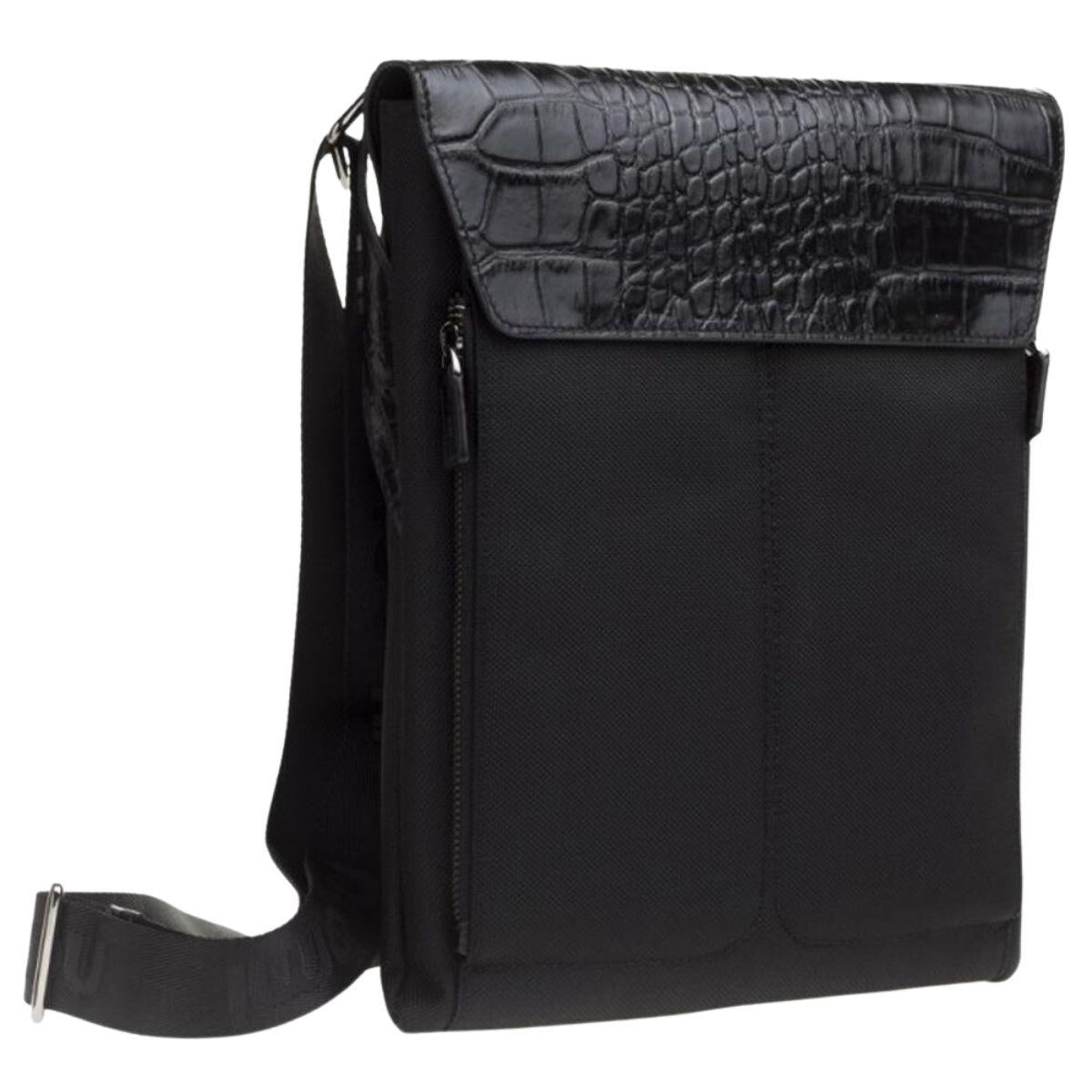 Borsa a tracolla da uomo nera con pattina in pelle stampa cocco, 28x5,5x33 cm