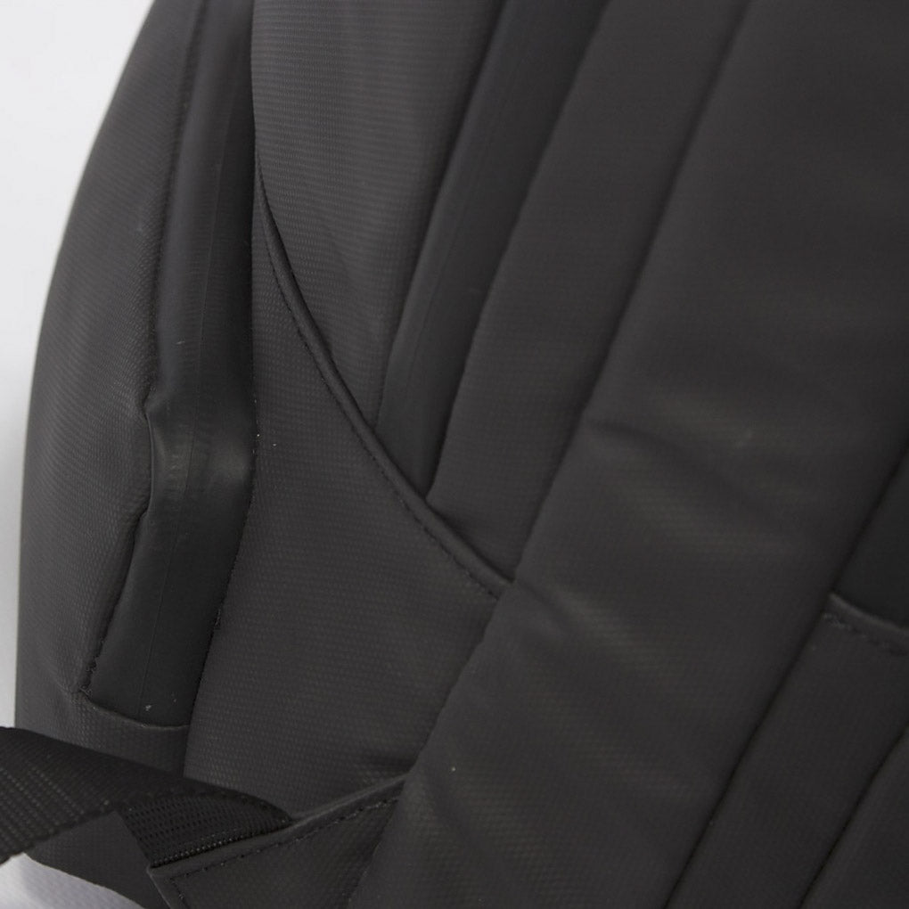 Zaino nero in nylon, 44x31x22 cm