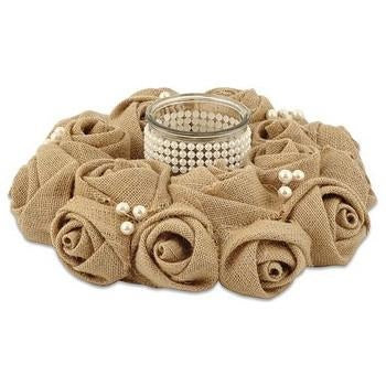 Centrotavola candeliere con rose, juta e perle
