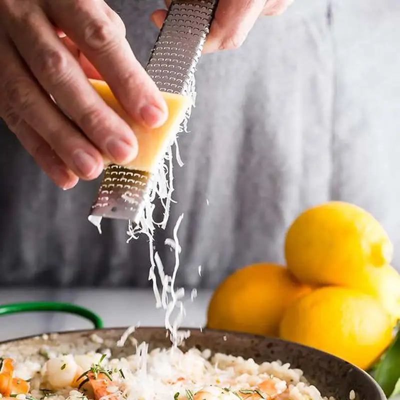 Grattugia e zester multifunzione in acciaio inox da 12 pollici – dettaglio 2