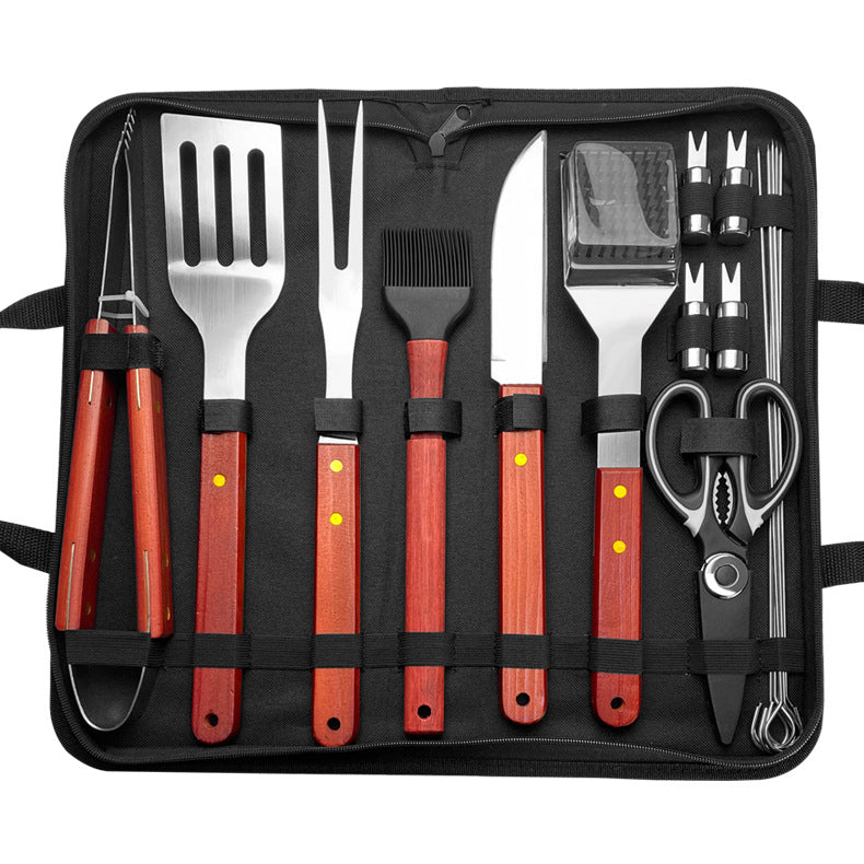 Set utensili da barbecue in acciaio con manico in legno – dettaglio 4