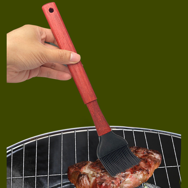 Set utensili da barbecue in acciaio con manico in legno – dettaglio 2