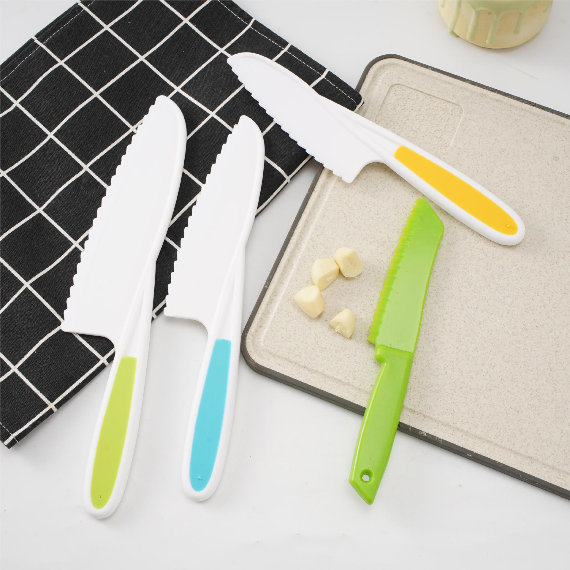 Coltelli in plastica per bambini, set da 3 o 4 pezzi – dettaglio 1