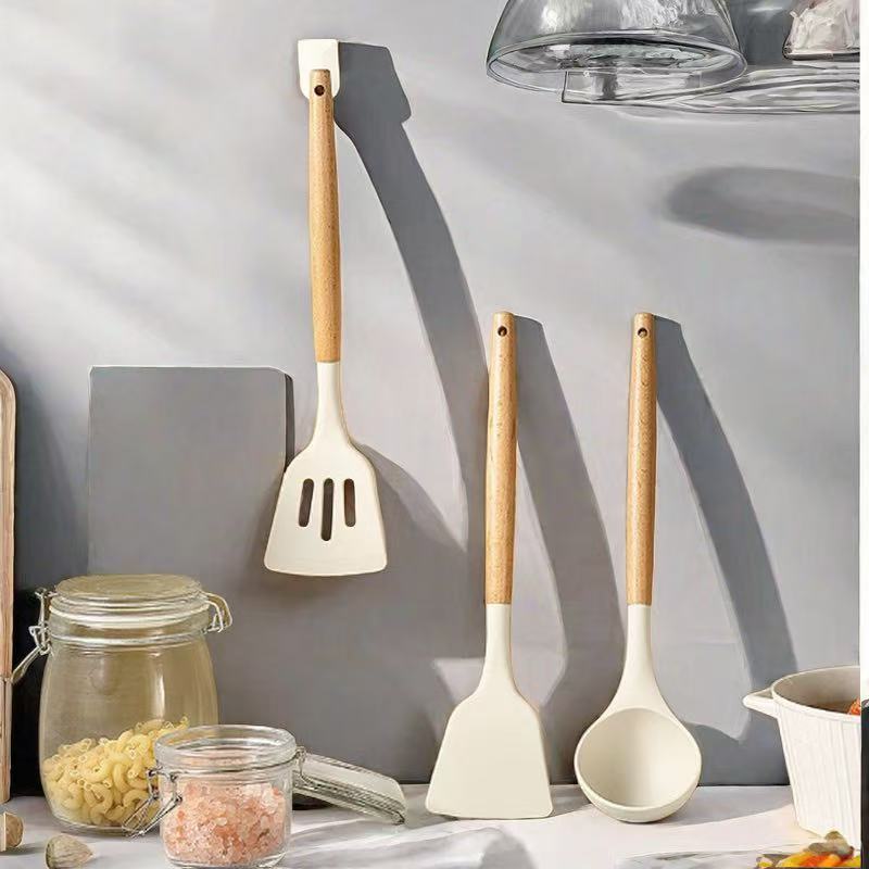 Spatole e mestoli in silicone con manico in legno – dettaglio 2