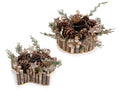 Centrotavola / portacandela di Natale in legno con base di rametti e decori, set da 2 pezzi, Stella: cm 18,5x17,5x8,5 H