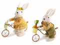 Coppia di coniglietti pasquali in fibra naturale su bicicletta con cestino, set da 2 pezzi, cm29x16x30H (orecc.estese)