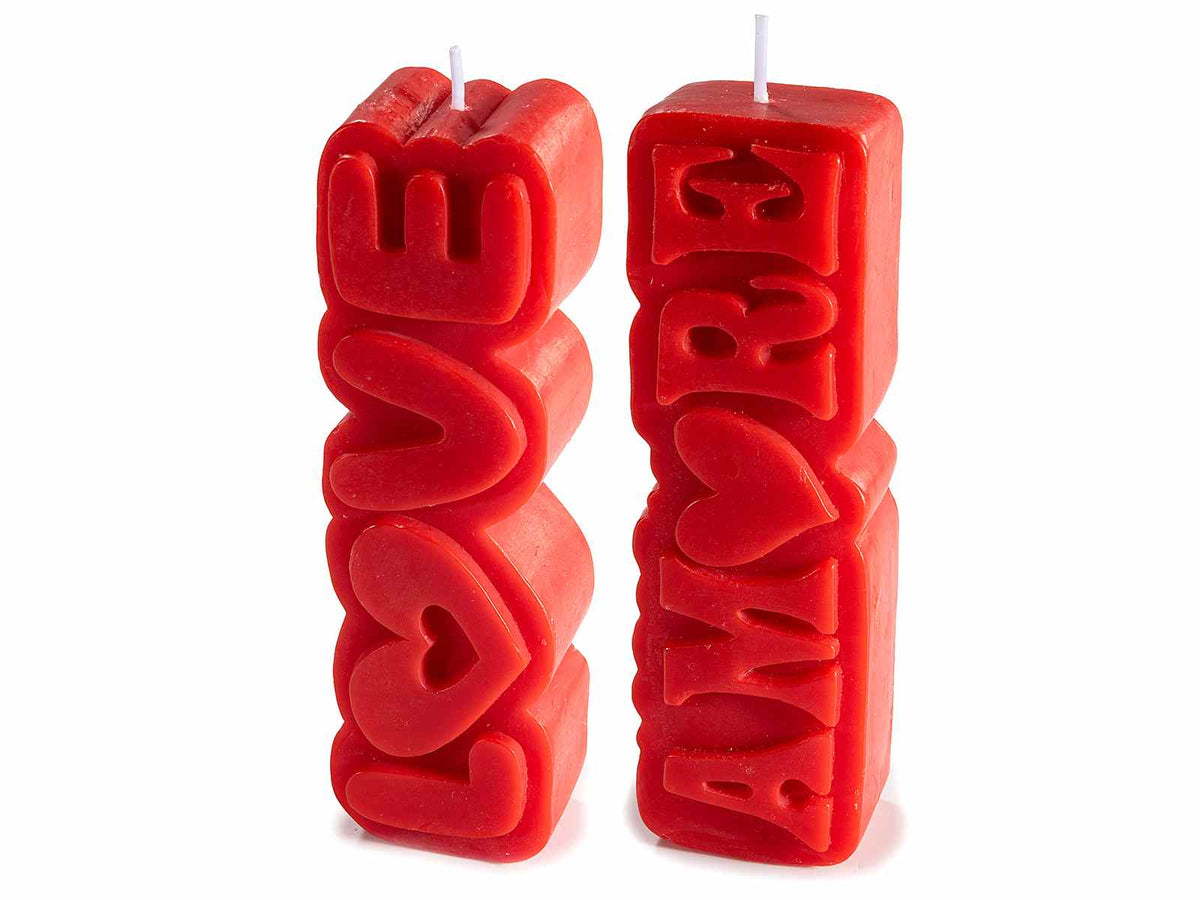 Candele rosse con scritte sagomate Love e Amore, set da 8 pezzi, cm 4,5 x 3,5 x 14,5 H