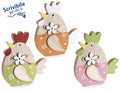 Galline decorative in legno colorato da appoggiare con fiore e fiocchetto, set da 6 pezzi, cm 15 x 2 x 17 H