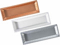 Vassoi decorativi in legno colorato bianco, argento e bronzo con bordo lavorato, set da 3 pezzi, cm 38,5 x 13 x 3 H