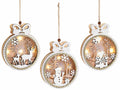 Palline natalizie in legno con luci LED e cordino. Decorate con scenari, set da 3 pezzi, cm 12 x 3 x 15 H