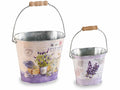 Vasi a secchiello in metallo con manico e decorazioni a tema lavanda, set da 2 pezzi, Grande: cm 19 x 12 x 15,5 H