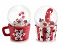 Sfere a neve di Natale in tazzina con dolcetti natalizi su base in resina, set da 4 pezzi, cm 7,5 x 6 x 9 H