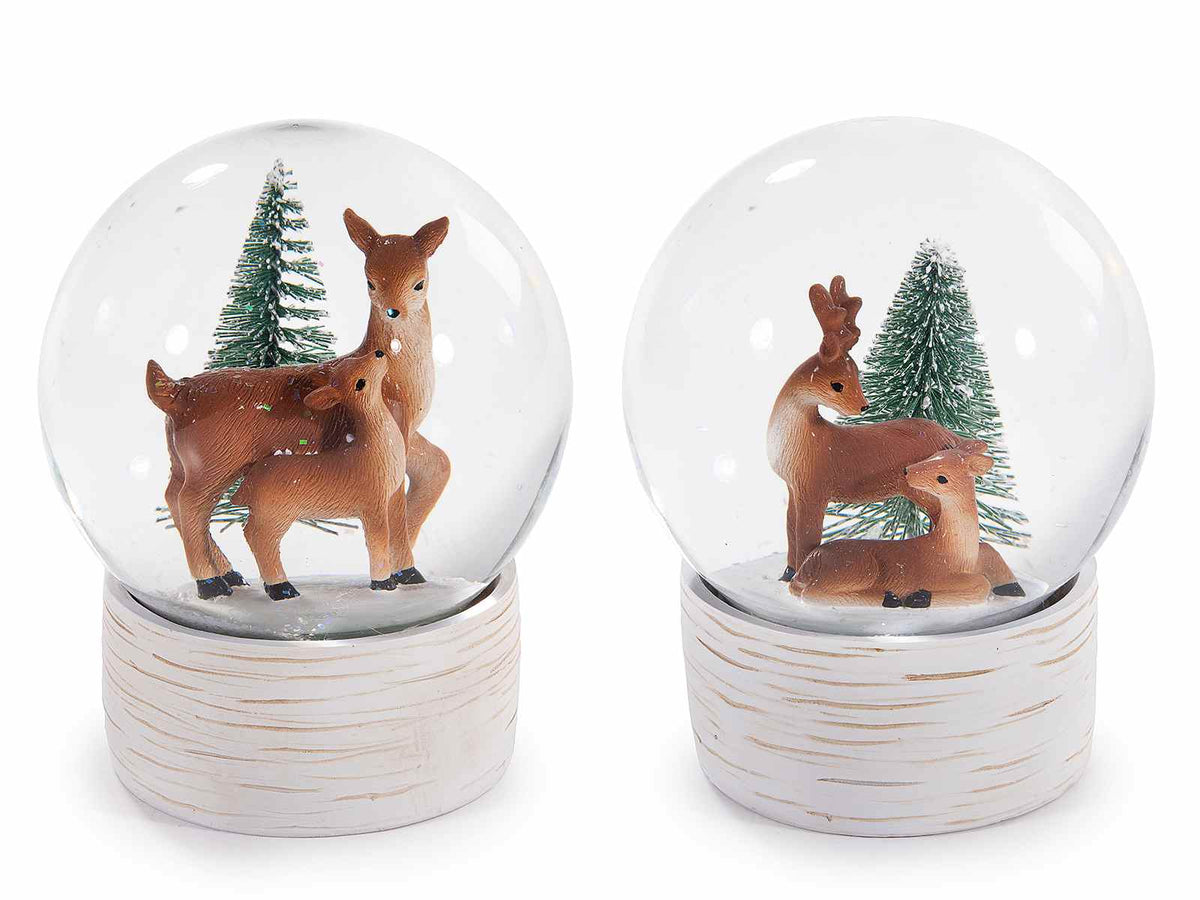 Sfera a neve natalizia con cerbiatti e alberello in resina colorata, set da 2 pezzi, Ø 10 cm x 12,5 H