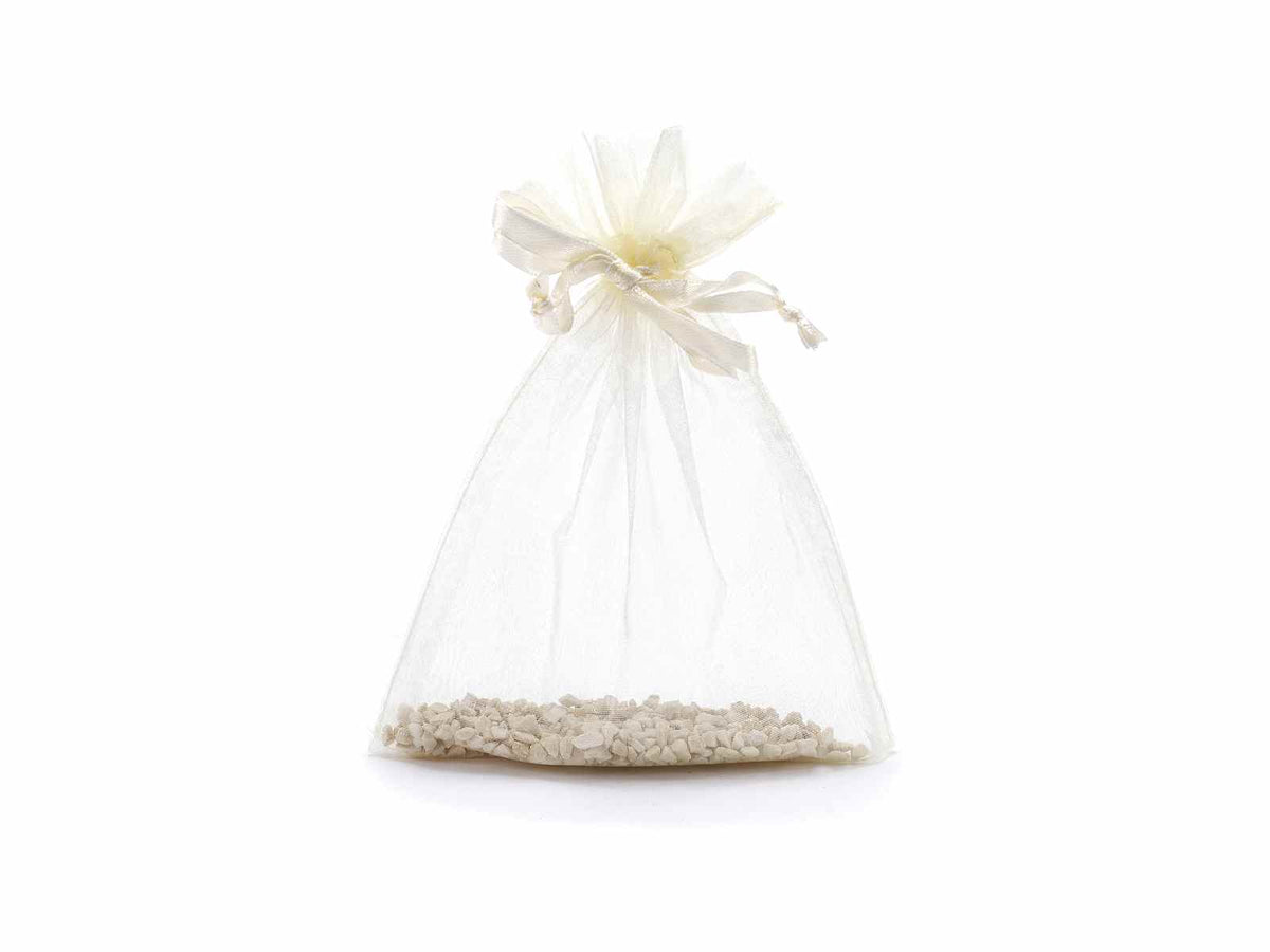 Sacchetto in organza ecrù con tirante di chiusura è ideale per confezionare, set da 50 pezzi, cm 12x16H (al tirante11,5)