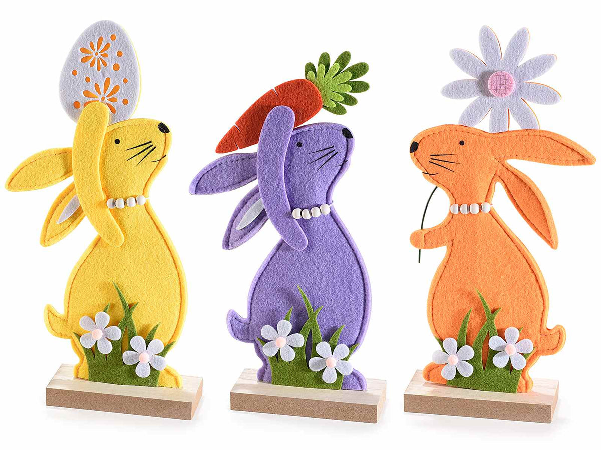 Coniglietti di Pasqua decorativi in panno su base legno con fiori e decori, set da 6 pezzi, cm 15,5 x 5 x 30 H