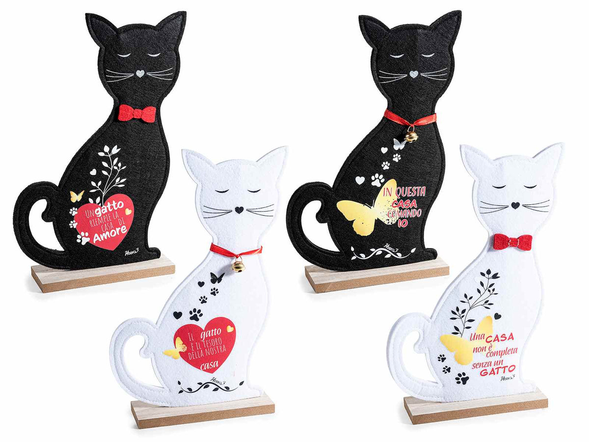 Gatti decorativi in panno su base legno con scritta, decori e collarino, set da 8 pezzi, cm 17,5x 5 x 26 H