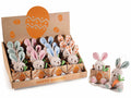 Coniglietti pasquali di peluche con carota in borsetta, in espositore da 12, set da 12 pezzi, cm 7x7x14 H (orecc.estese)