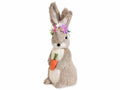 Coniglietti di Pasqua in fibra naturale con carota e coroncina di fiori, set da 2 pezzi, cm9,5x13x29H (orecc.estese)