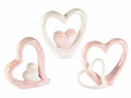 Cuori decorativi in ceramica lucida bianca e rosa da appoggiare, set da 3 pezzi, cm 12,5 x 3 x 12 H