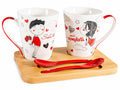 Set coppia di tazze con decorazioni coppia di innamorati e cucchiaini abbinati, set da 2 pezzi, Tazza: Ø 8,5 cm x 10 H