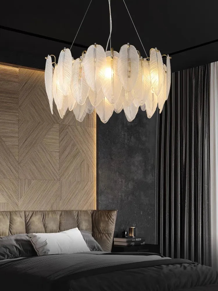 Lampada a sospensione in vetro con piume, fino a 100 cm – dettaglio 2