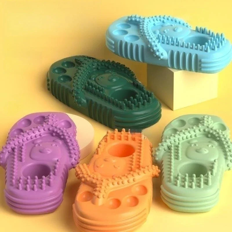 Gioco da masticare in TPR con clip porta-snack per cani e gatti – dettaglio 2