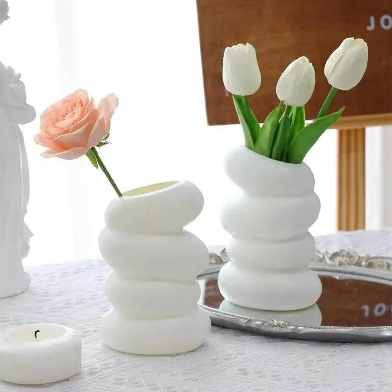 Vaso decorativo a spirale bianco, stile nordico – dettaglio 1