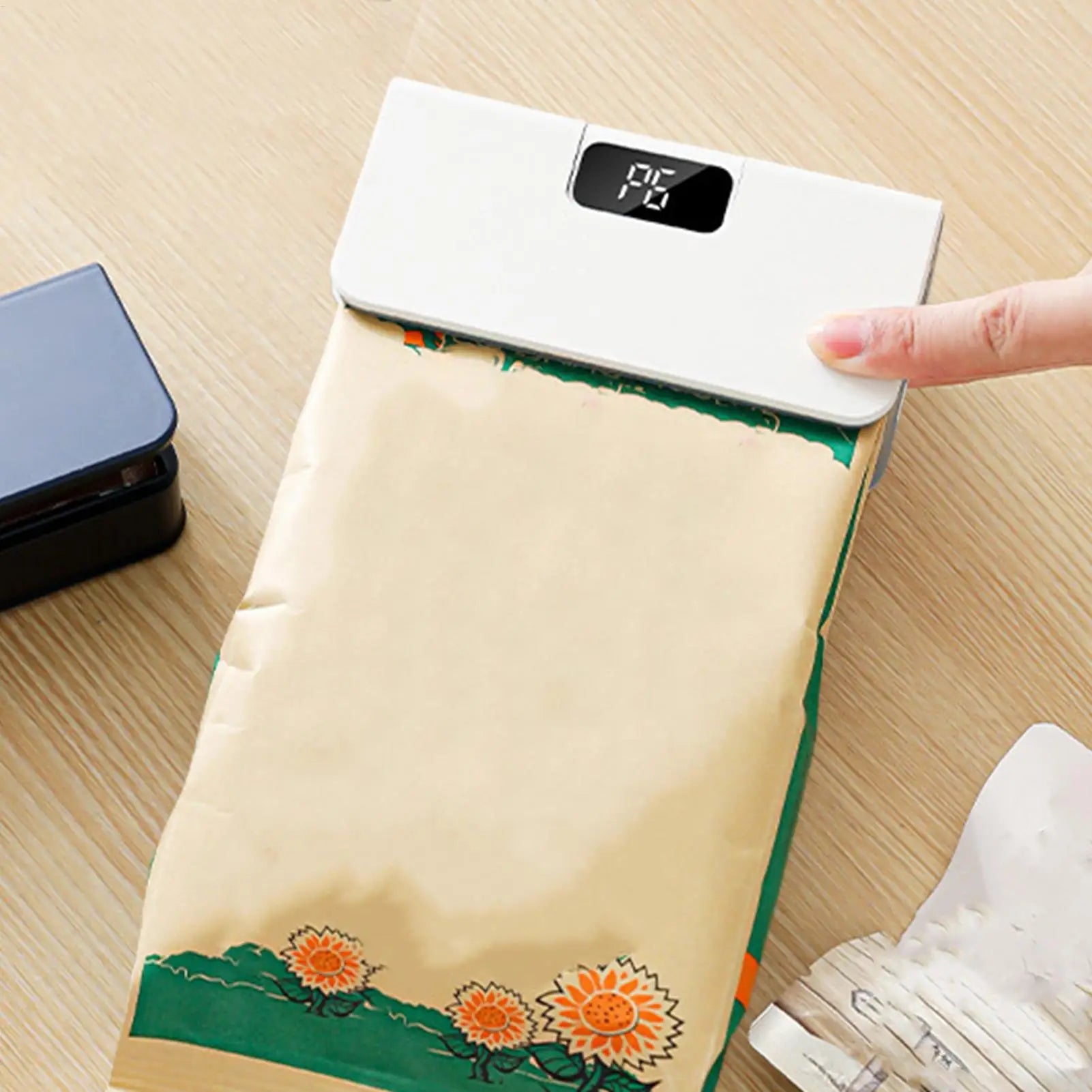 Sigillatrice e taglierina per sacchetti con magnete da frigo – dettaglio 4